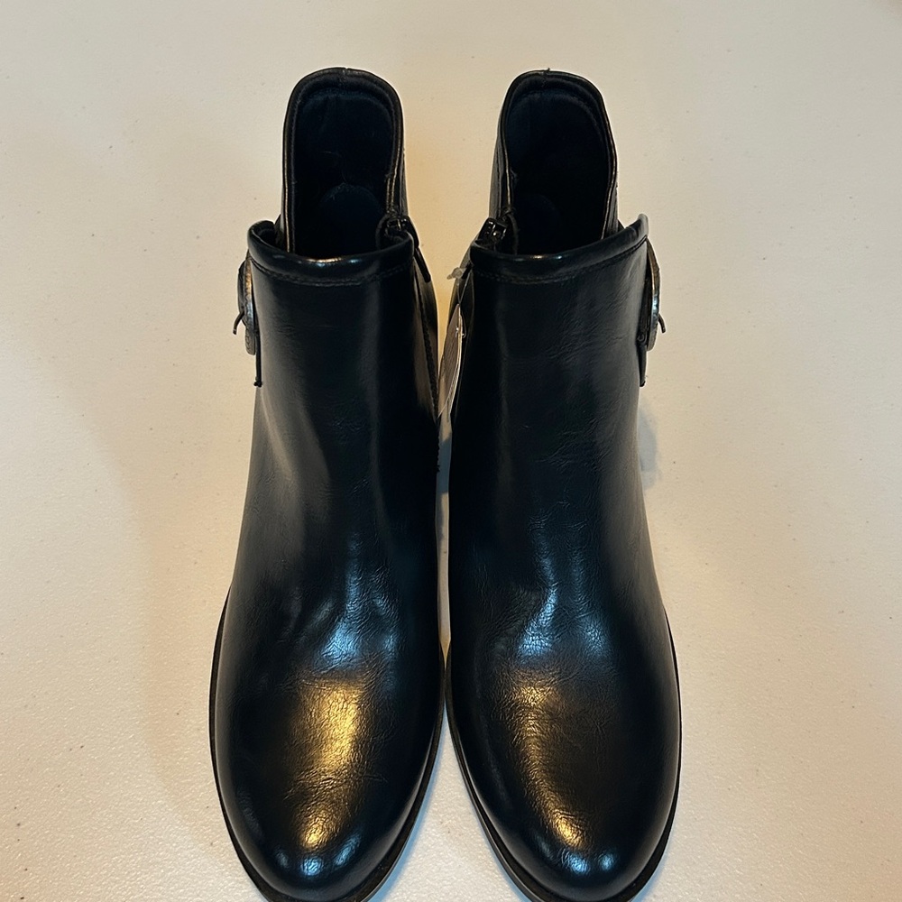 Baretraps Ladies Black Boots Size 9.5